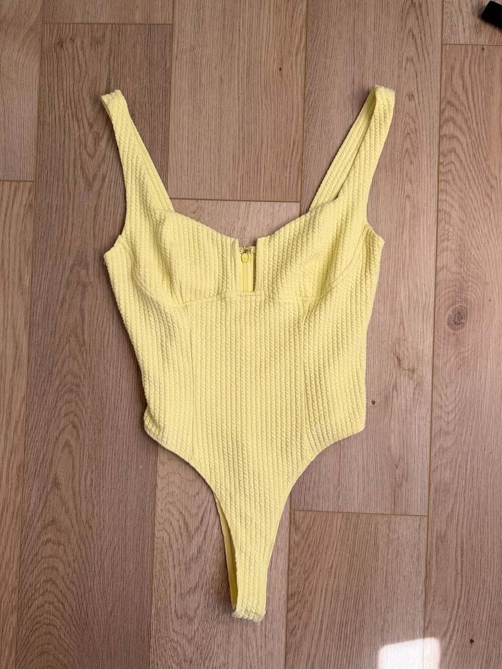 Princess Polly Bodysuit Size US 6 Yellow